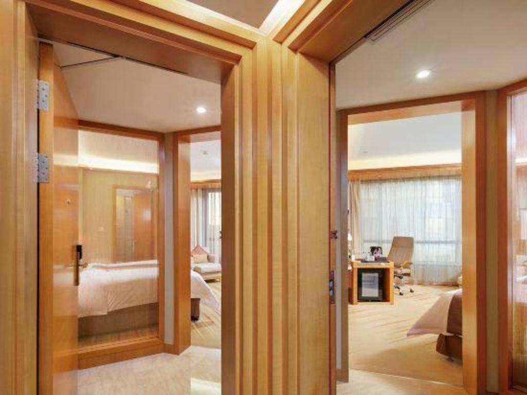 Howard Johnson By Wyndham Sunshine Plaza Ningbo Exterior photo